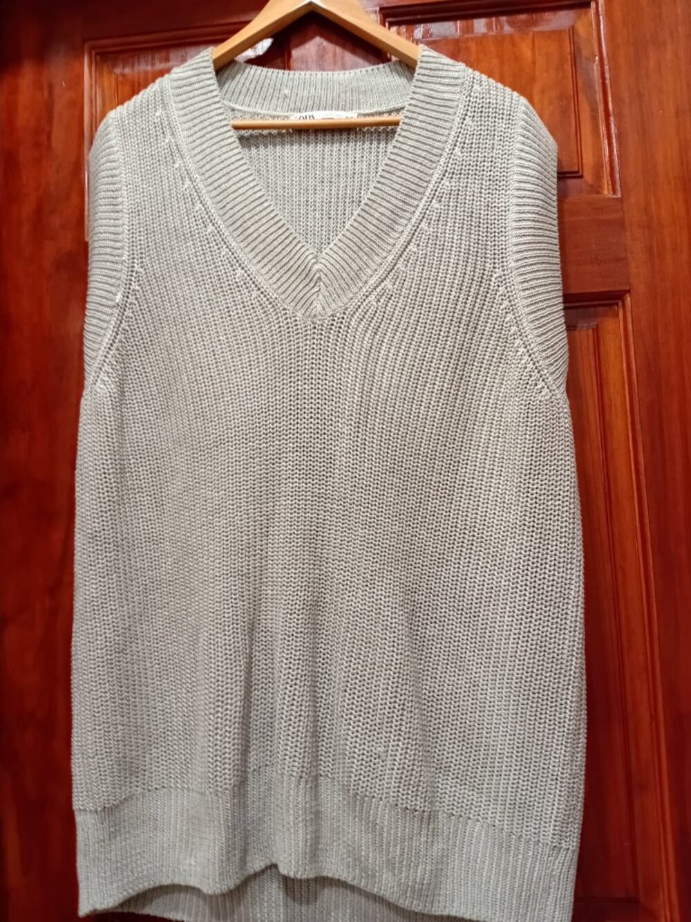 Zara Knit Sweater Cream Sleeveless V-Neck Size L